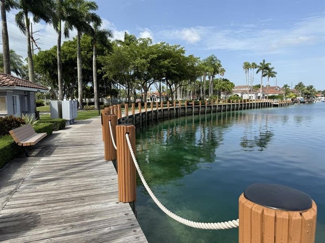 4 of 40 - 14666 Sw 132nd Ct, Miami, FL