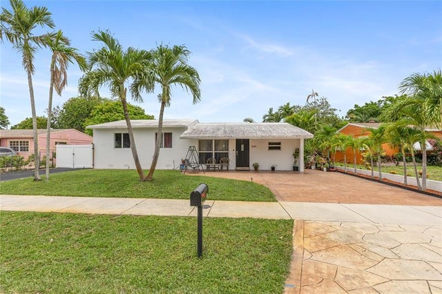 1 of 31 - 2241 Sw 46th Ter, Fort Lauderdale, FL