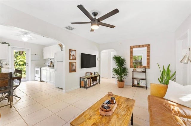 3 of 36 - 1015 Upland Rd, West Palm Beach, FL
