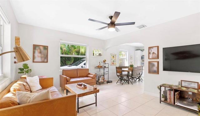 4 of 36 - 1015 Upland Rd, West Palm Beach, FL