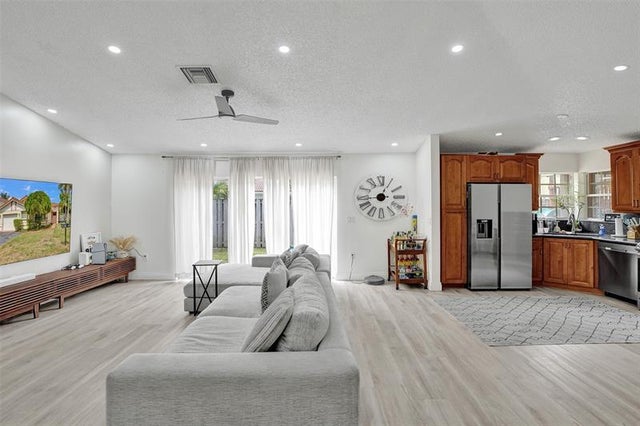 3 of 18 - 13525 Nw 5th Ct, Plantation, FL
