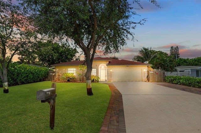 1 of 41 - 1383 Ne 27th St, Pompano Beach, FL