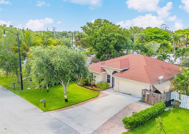 4 of 41 - 1383 Ne 27th St, Pompano Beach, FL