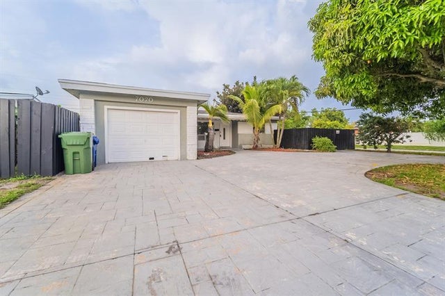 2 of 29 - 7070 Sw 12th St, Pembroke Pines, FL