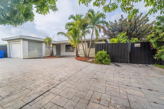 3 of 29 - 7070 Sw 12th St, Pembroke Pines, FL