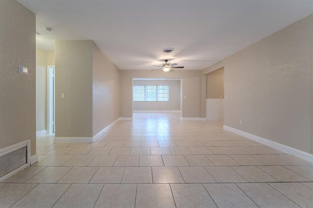 5 of 29 - 7070 Sw 12th St, Pembroke Pines, FL