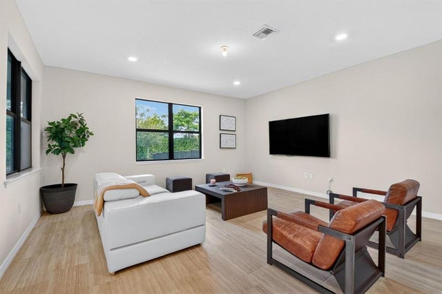 4 of 38 - 4777 Chantilly Rd, Lake Worth, FL