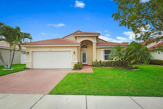 18643 Sw 15th St, Pembroke Pines