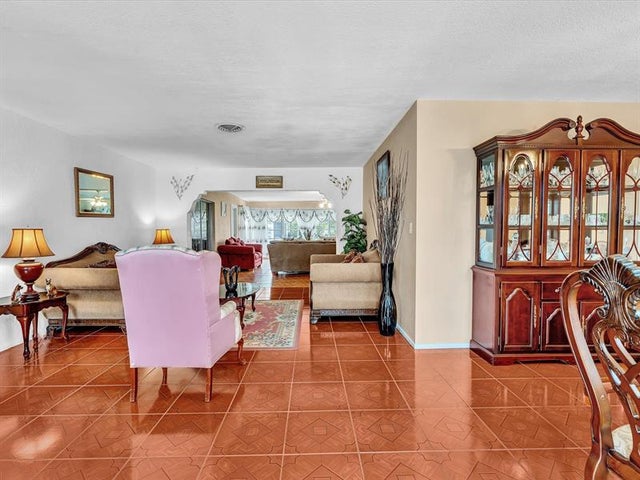3 of 53 - 4220 Nw 49th Ave, Lauderdale Lakes, FL