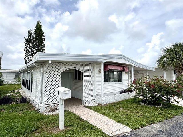 3 of 4 - 109 N Key Dr, Hallandale, FL