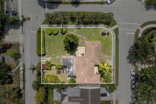 3 of 10 - 904 Se 11th Ct, Fort Lauderdale, FL