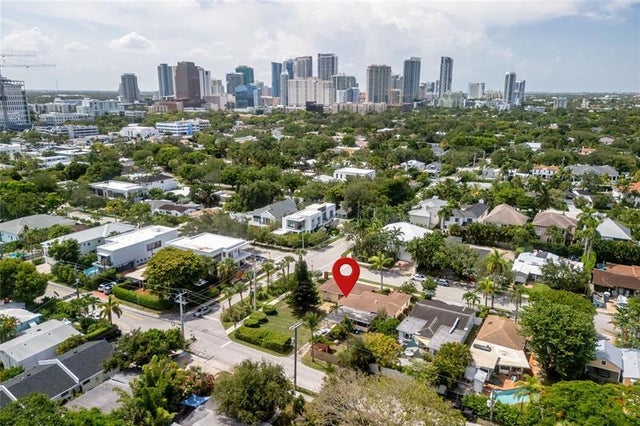 4 of 10 - 904 Se 11th Ct, Fort Lauderdale, FL