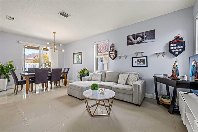 5 of 31 - 695 Falling Water Rd, Weston, FL
