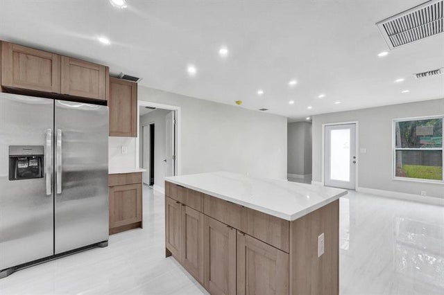 4 of 19 - 3721 N 66th Ave, Hollywood, FL