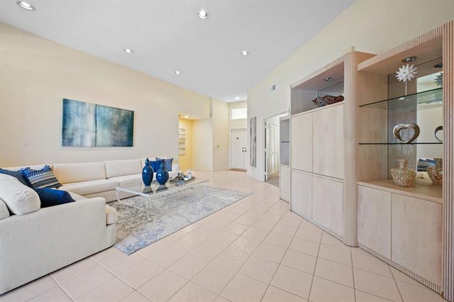5 of 36 - 1110 Fairfax Ln, Weston, FL
