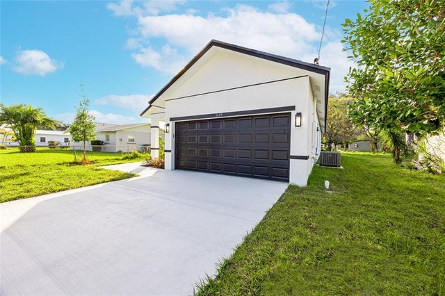 2 of 39 - 1605 N 23rd St, Fort Pierce, FL