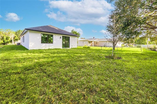 4 of 39 - 1605 N 23rd St, Fort Pierce, FL