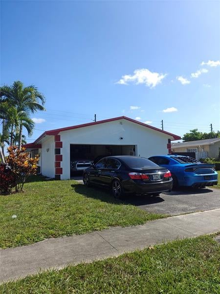 2 of 27 - 600 S 46th Ave, Hollywood, FL