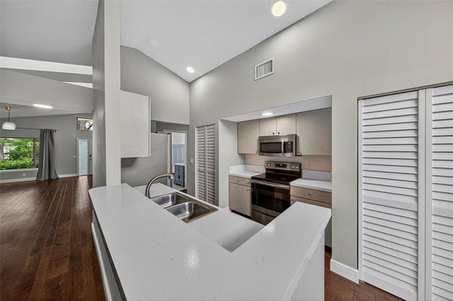 5 of 26 - 9801 Nw 18th Pl, Plantation, FL