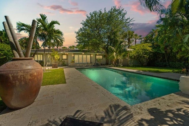 2 of 27 - 1635 Seabreeze Blvd, Fort Lauderdale, FL