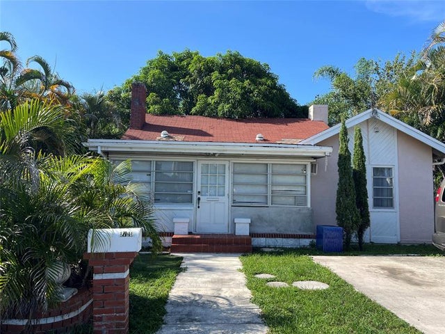 1 of 29 - 1719 S Hayes St, Hollywood, FL