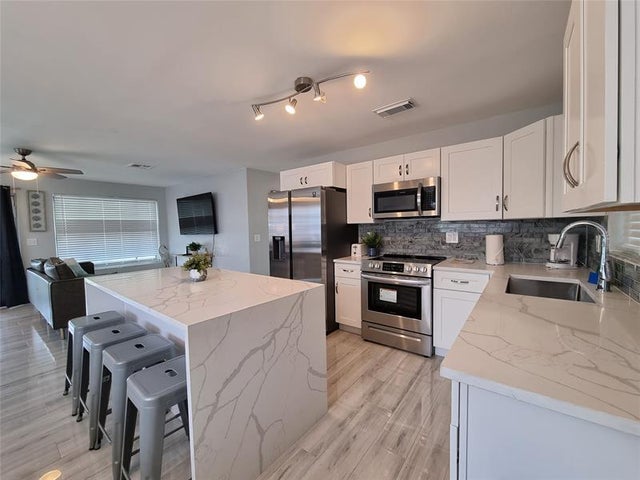 1 of 19 - 4740 Sw 43rd Ave, Fort Lauderdale, FL