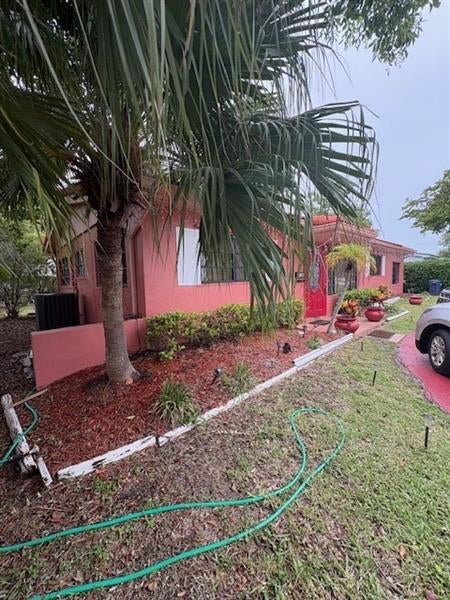 4 of 21 - 9281 Martinique Dr, Miami, FL