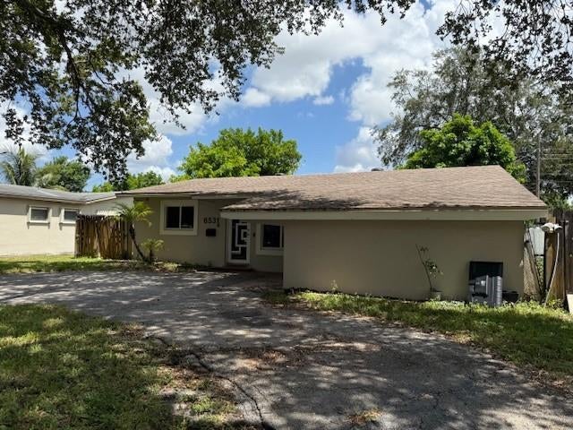 1 of 28 - 6531 Harding St, Hollywood, FL