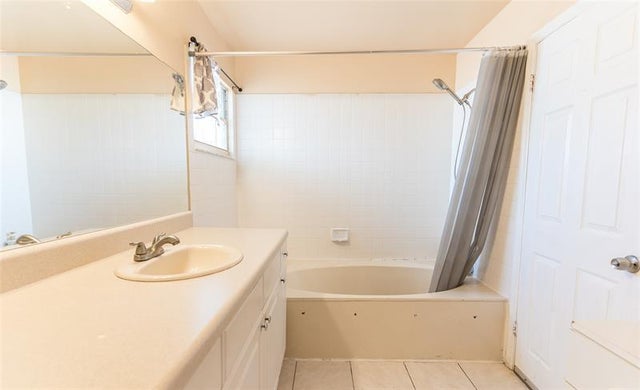 5 of 21 - 7876 Nw 189th St, Hialeah, FL