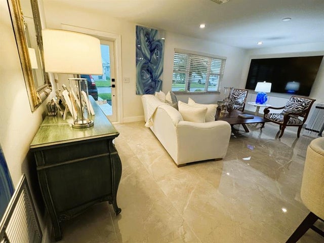 3 of 17 - 713 Sw 15th St, Boynton Beach, FL