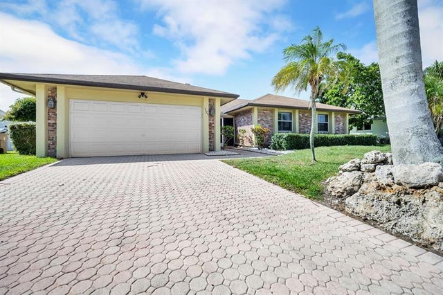 1 of 38 - 1325 Sw 26th Ave, Deerfield Beach, FL