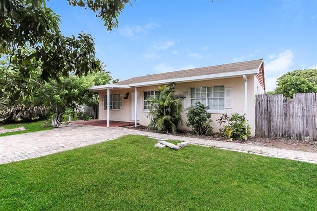 2 of 18 - 2903 Apalachee Rd, West Palm Beach, FL