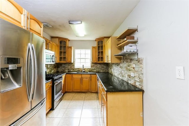 3 of 18 - 2903 Apalachee Rd, West Palm Beach, FL