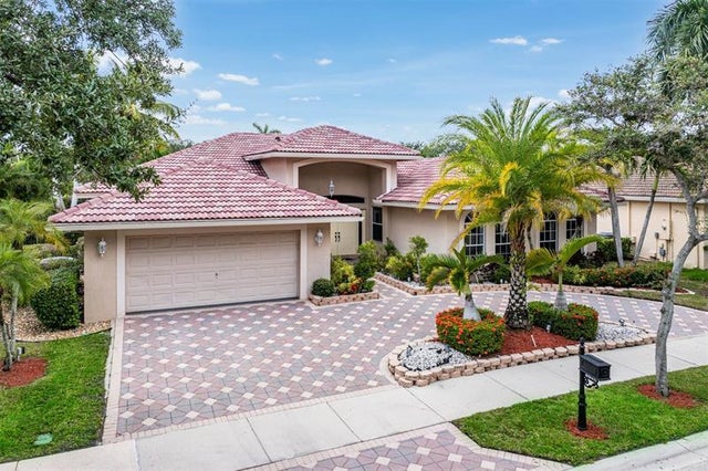 1 of 36 - 3852 Oak Ridge Cir, Weston, FL