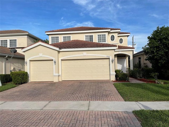 15320 Laguna Hills Dr, Fort Myers