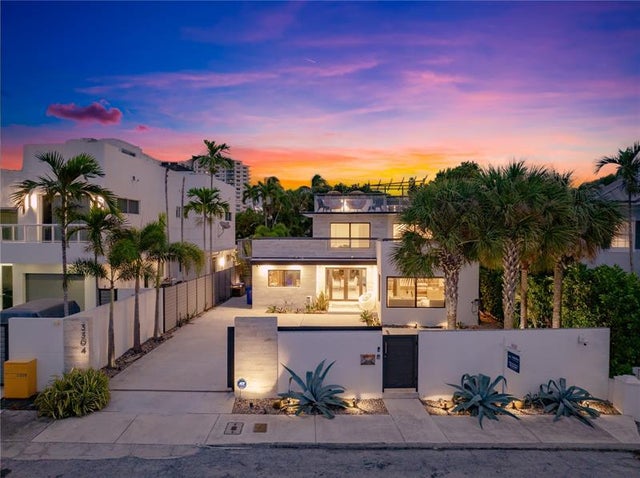 1 of 49 - 3304 Ne 15th Ct, Fort Lauderdale, FL