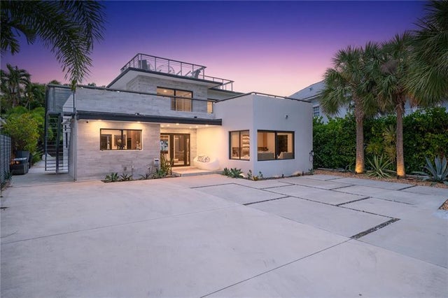 2 of 49 - 3304 Ne 15th Ct, Fort Lauderdale, FL
