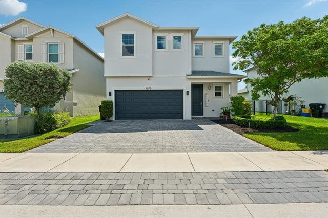 1 of 40 - 1910 Harding St, Lake Worth, FL