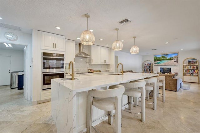 1 of 24 - 3401 N 31 Terr, Hollywood, FL