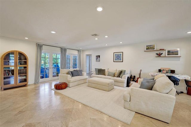 3 of 24 - 3401 N 31 Terr, Hollywood, FL