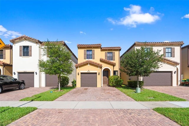1 of 24 - 5215 Nw 50th Ter, Tamarac, FL