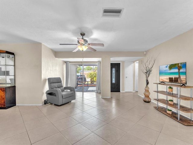 5 of 31 - 6772 Camelia Dr, Miramar, FL