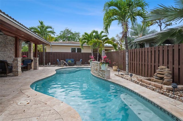 1 of 25 - 49 Se 6th St, Dania, FL