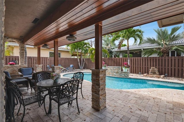 2 of 25 - 49 Se 6th St, Dania, FL