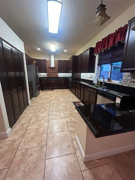 3 of 25 - 49 Se 6th St, Dania, FL