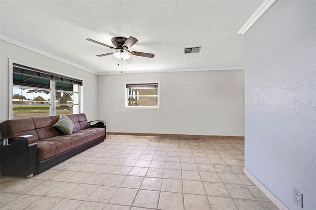 4 of 40 - 8421 Nw 59th Pl, Tamarac, FL