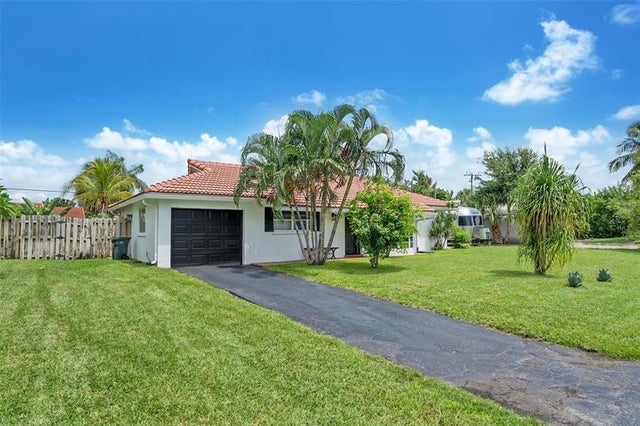 2 of 19 - 241 Sw 13th St, Boca Raton, FL