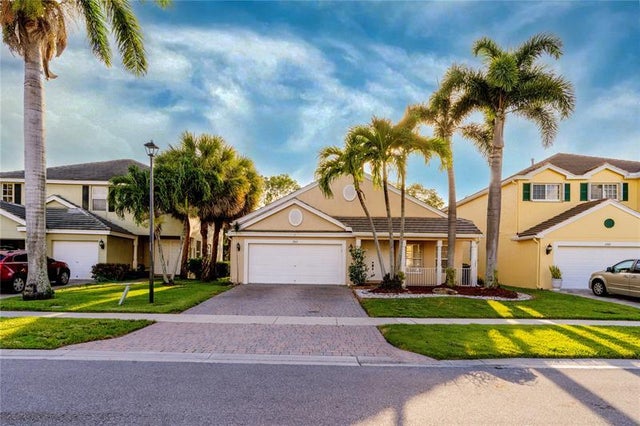 2 of 37 - 262 Kensington Way, Royal Palm Beach, FL