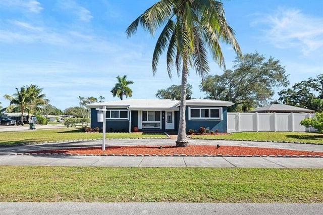 1 of 47 - 1900 Sw 33rd Ave, Fort Lauderdale, FL