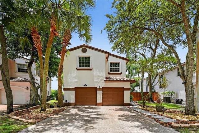 2 of 64 - 9861 Fairway Cove Ln, Plantation, FL